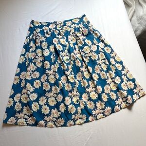 PRETTY VACANT blue white daisy floral print button up midi skirt